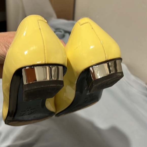 Roger Vivier Paris Shoes - Picture 5 of 9